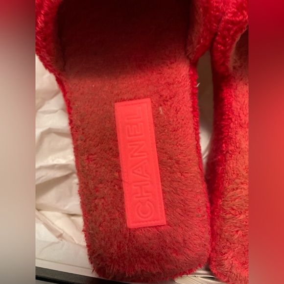 Chanel 2022 Interlocking CC Logo Slides red - Picture 14 of 15